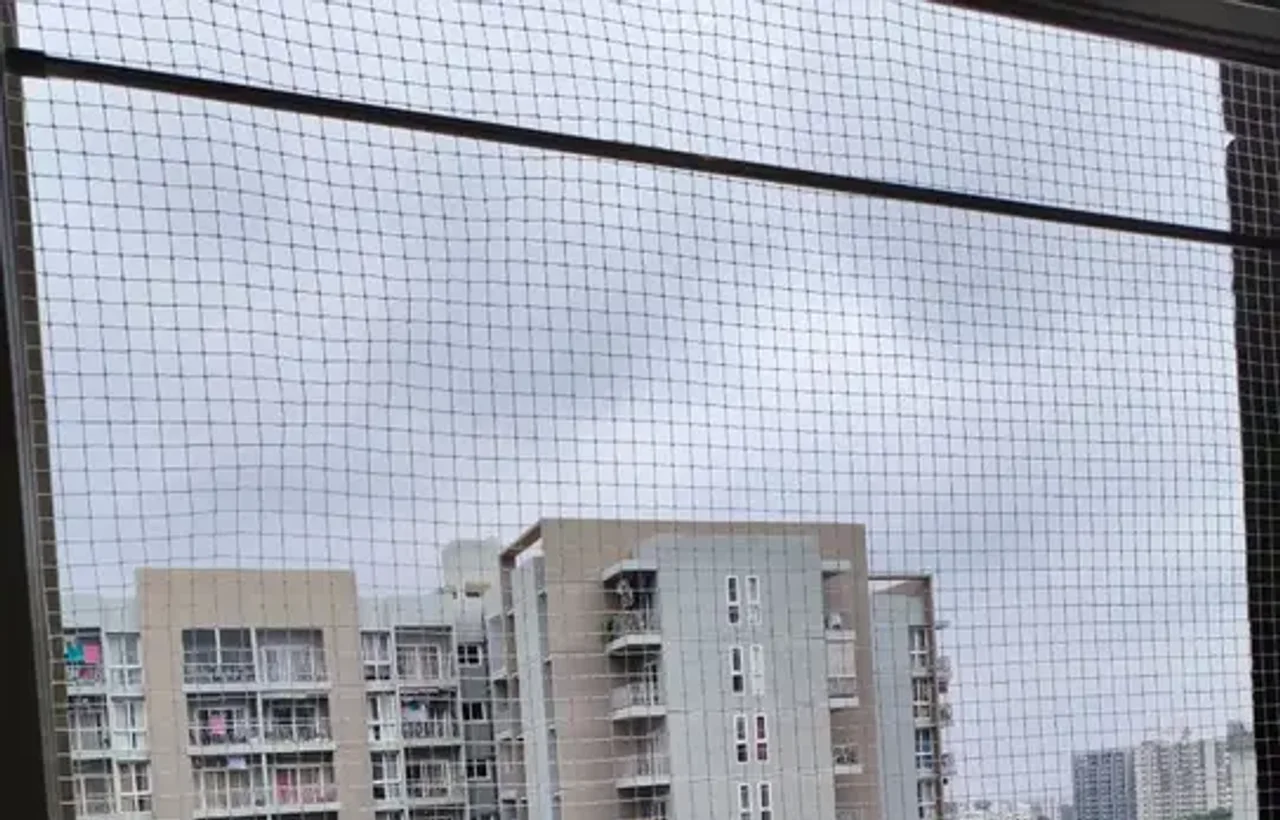 Representative balcony safety-net design and fixing reference