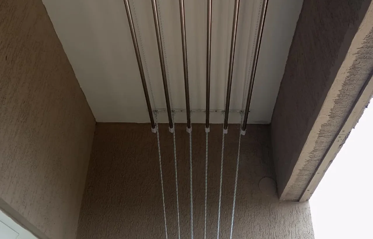Representative cloth hangers fit and access reference