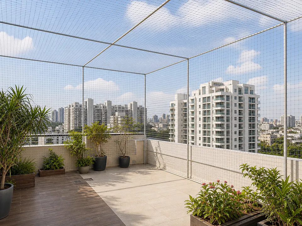 Open terrace protected with overhead and side safety nets